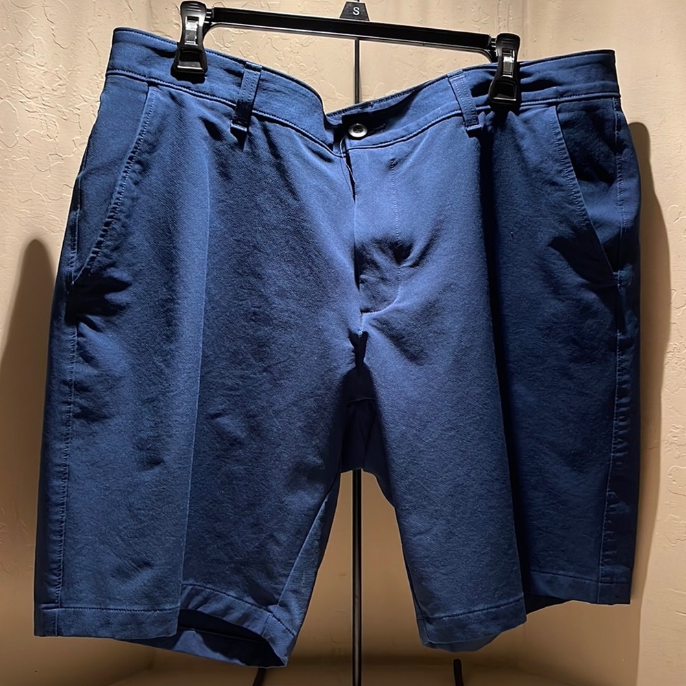 Under Armour  golf short wash and wear ,